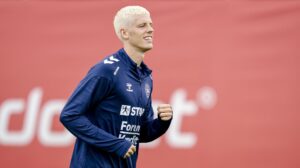 Albert Grønbæk træner i Helsingør med det danske landshold.