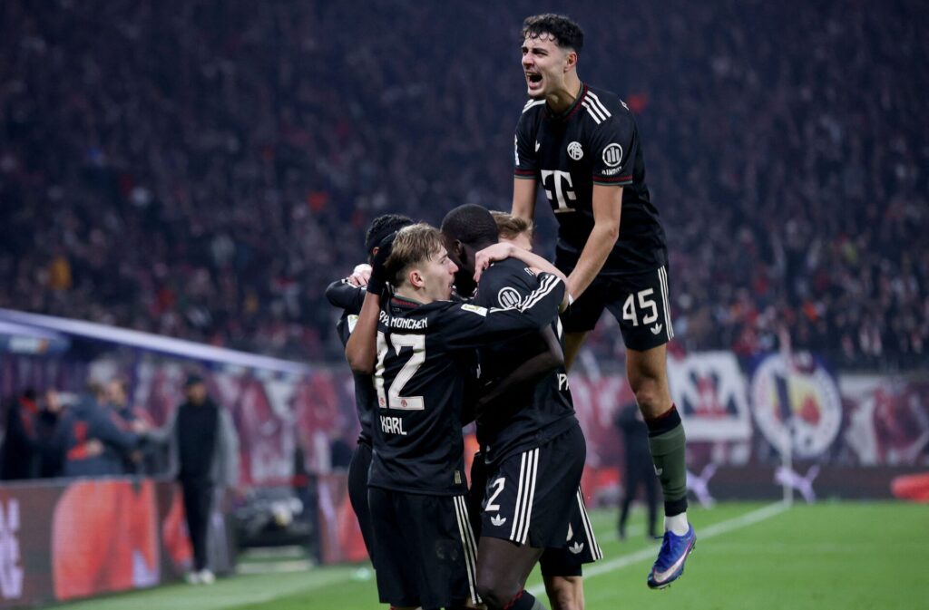Bayern München-spillerne fejrer et mål mod RB Leipzig.
