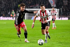 Ivan Perisic i duel med Tom Bischof i Champions League.-