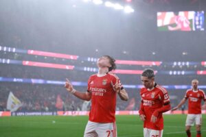 Andreas Schjelderup jubler efter en scoring mod Real Madrid.