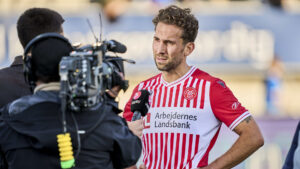 AaB-anfører Benjamin Tiedemann i et tv-interview.