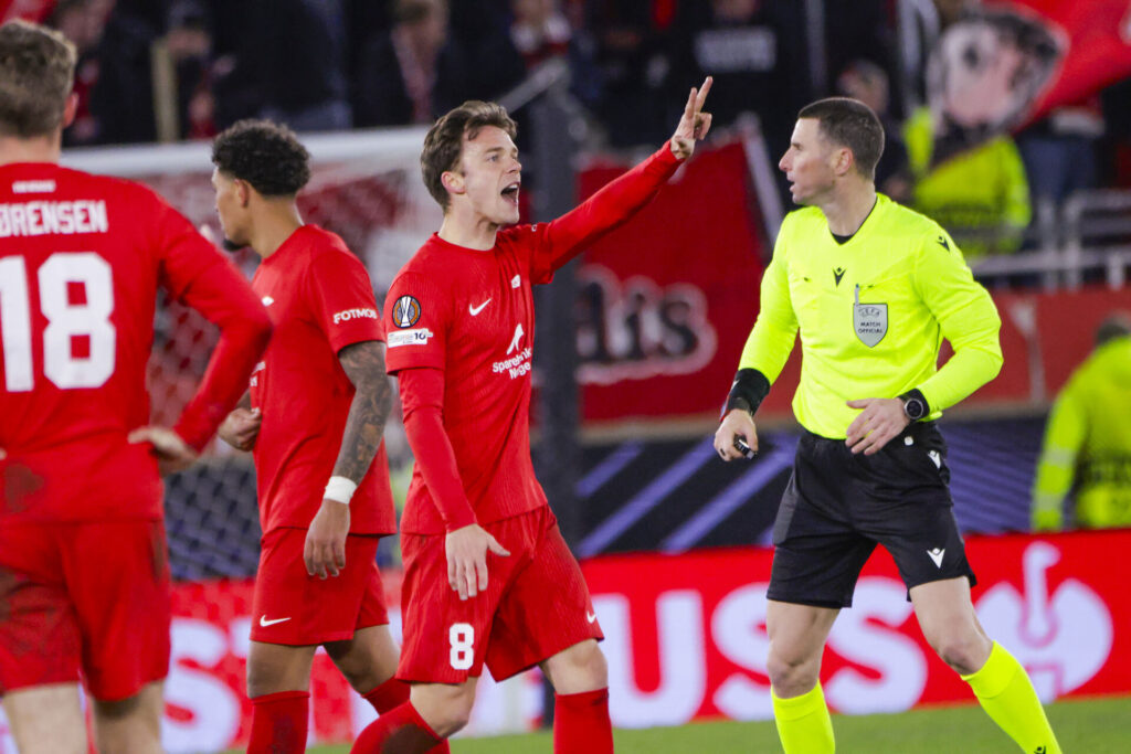 Felix Horn Myhre under en kamp for Brann.