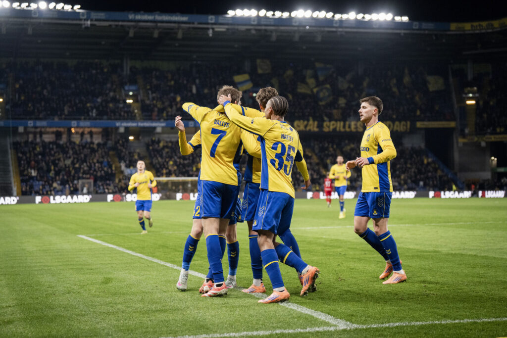 Brøndby IF's spillere jubler efter et mål af Jacob Ambæk.