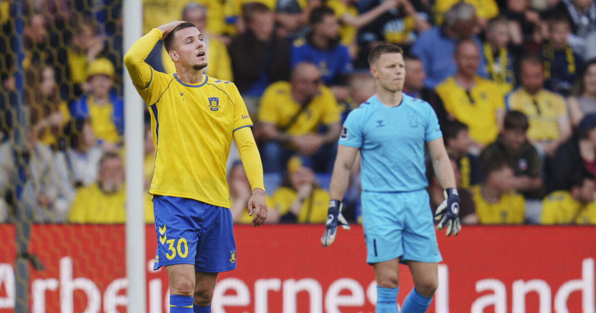 BIF-spiller helt ude i kulden: Træner med U19-holdet Foto: Liselotte Sabroe/Ritzau Scanpix