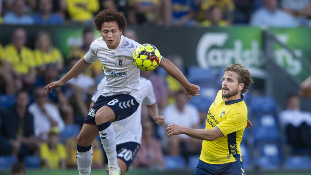 Mustafa Amini i en duel mod Kasper Fisker