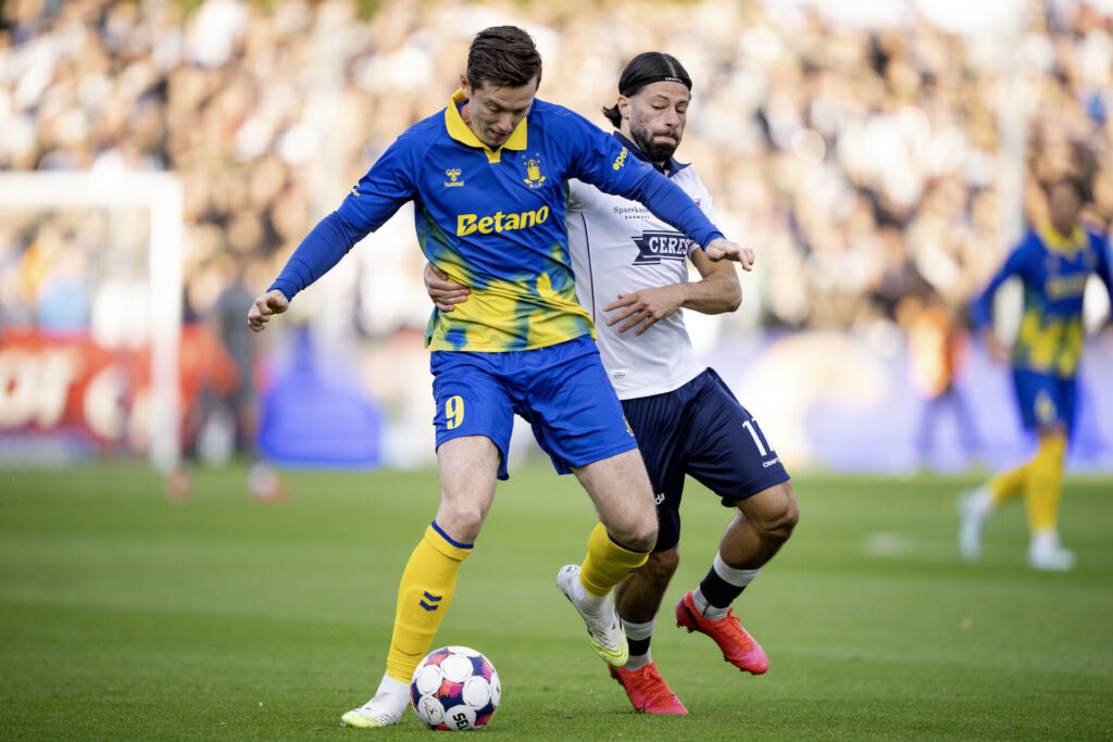 Michael Gregoritsch i kamp for Brøndby IF mod AGF.