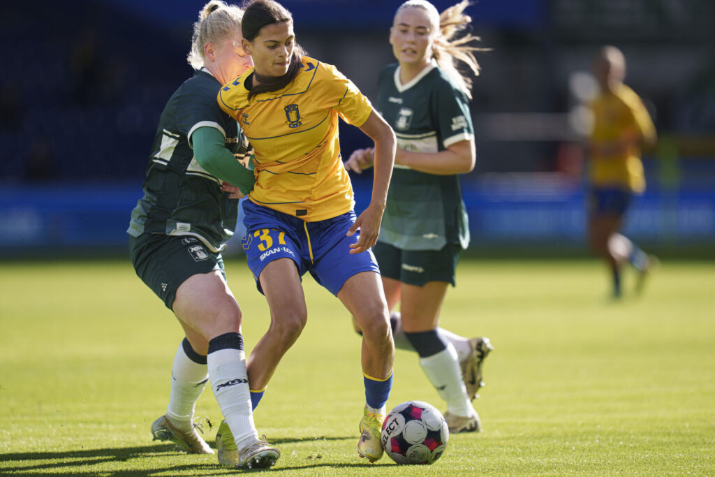 Mila Bischoff i kamp for Brøndby.