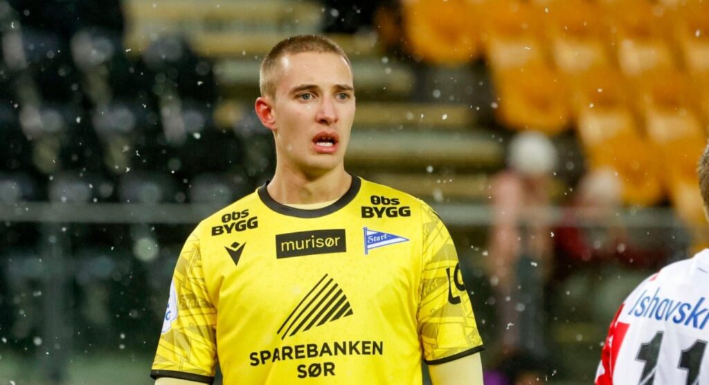 Emil Grønn Pedersen under en kamp for IK Start.