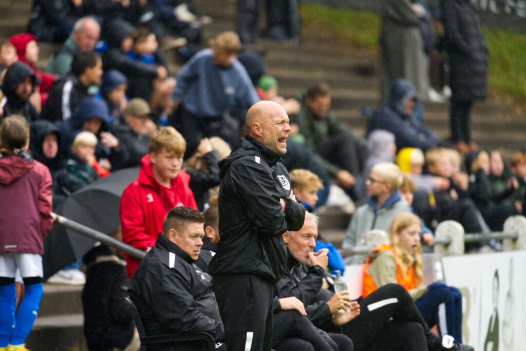 Kristoffer Johannsen dirigerer under sin første tid i Middelfart.