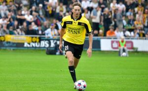 Marcus de Claville i aktion for Aarhus Fremad i kampen mod AaB.