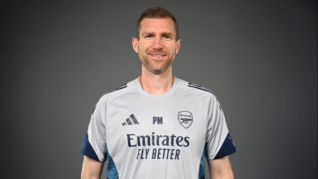 Per Mertesacker i Arsenals trræninsgtøj.