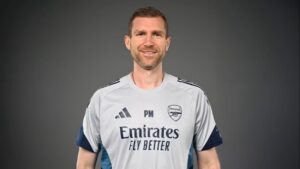 Per Mertesacker i Arsenals trræninsgtøj.