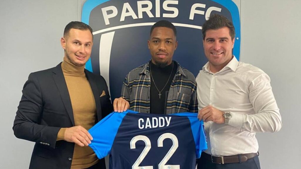 Warren Caddy da han blev præsenteret i Paris FC.