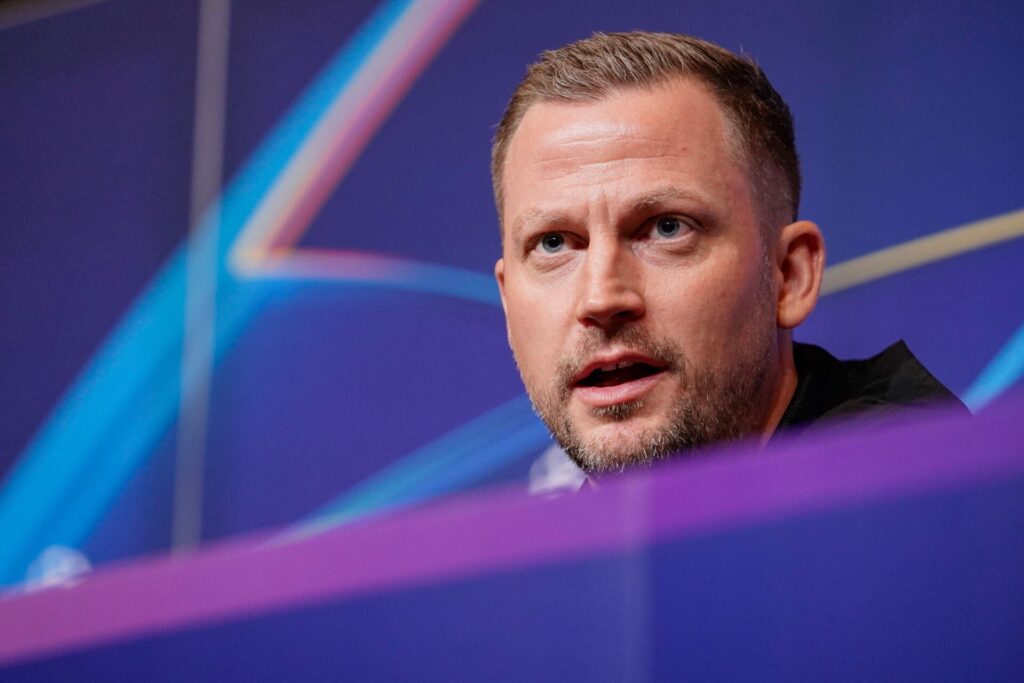 Jacob Neestrup på pressemøde.