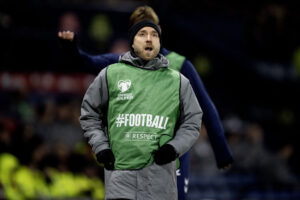 Christian Eriksen varmer op inden en landskamp.