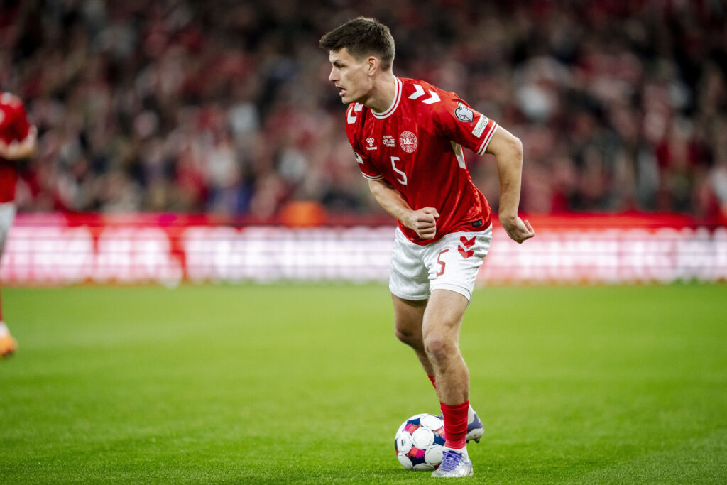 Joakim Mæhle i kamp for det danske landshold.