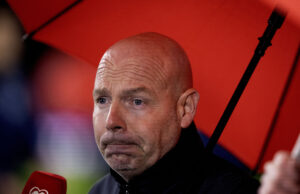 Riemer under paraply