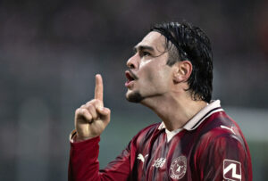 Aral Simsir tysser på fans efter scoring for FC Midtjylland