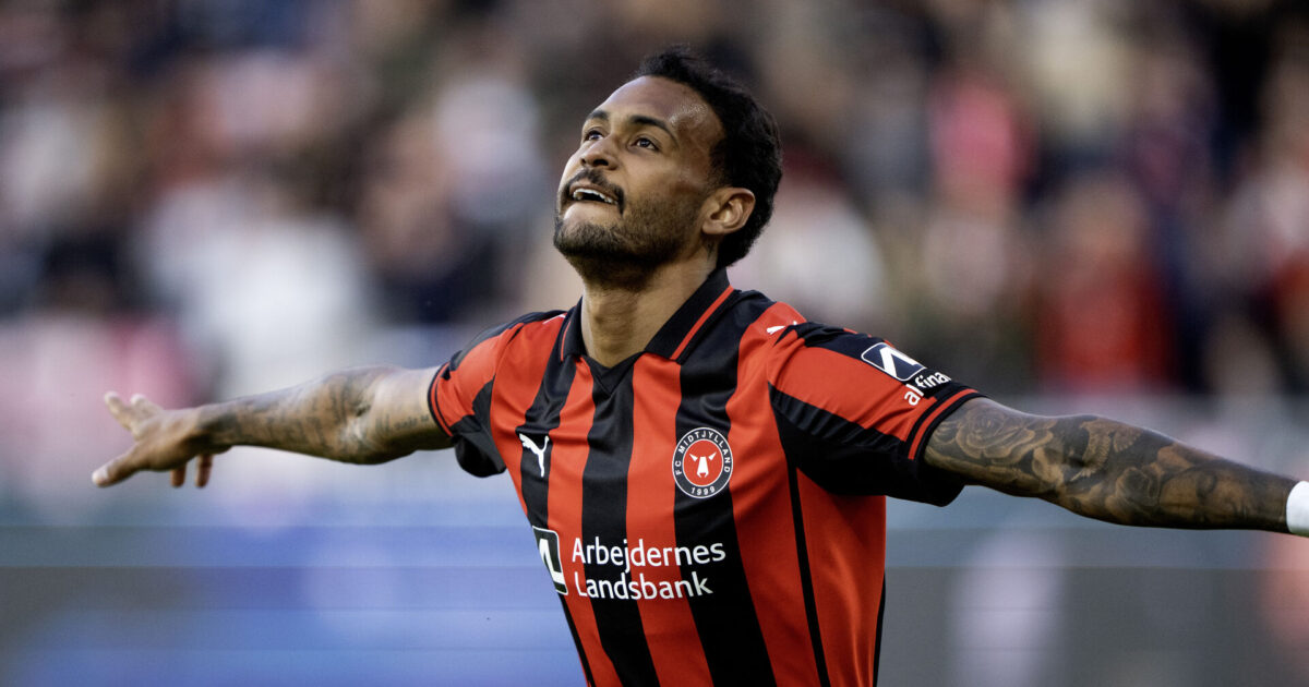 Flirtede med exit: Brumado overrasket over spilletid FC Midtjyllands Junior Brumado jubler, efter han har scoret sit andet mål til 4-0 under Europa League kvalifikationskampen mellem FC Midtjylland og KuPS (Kuopion Palloseura) på MCH Arena i Herning torsdag den 21. august 2025.