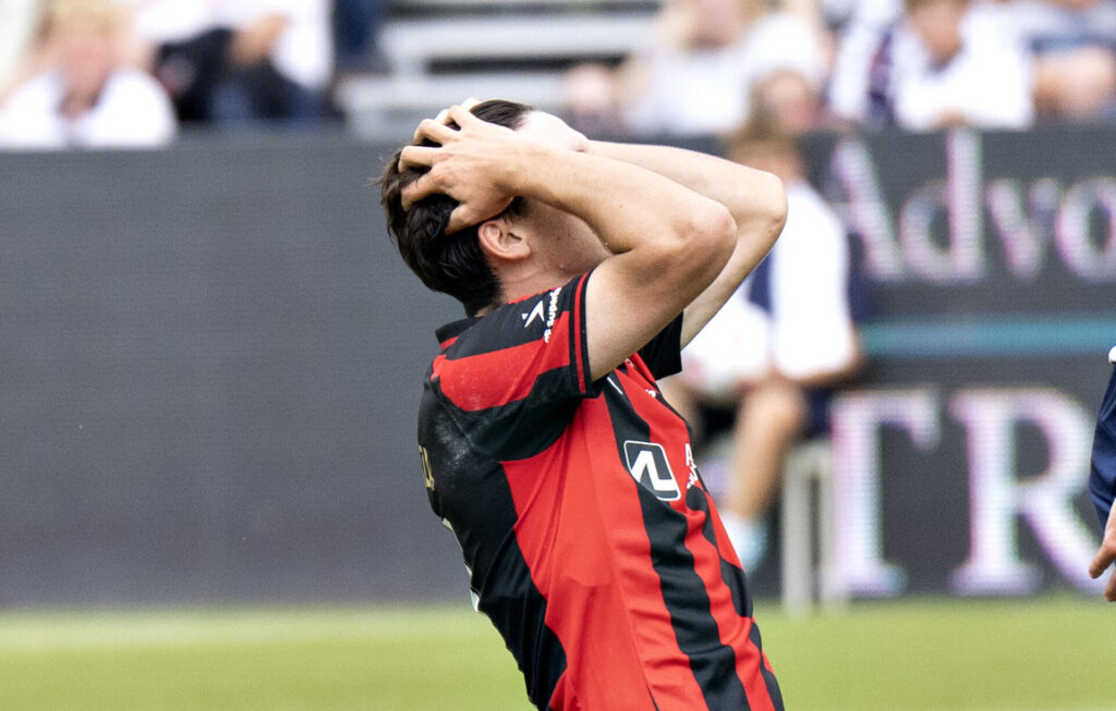 Gogorza tager sig til hovedet