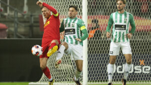 Daniel A. Pedersen i aktion for AB mod FC Nordsjælland.