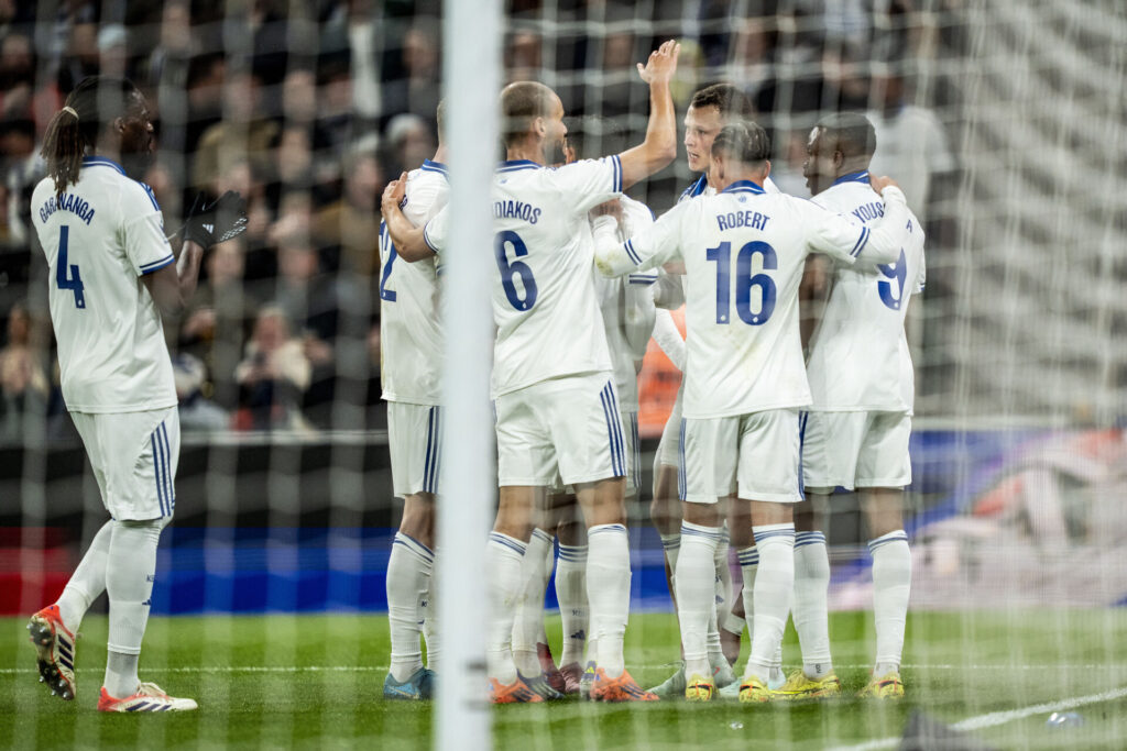 FC København-spillerne krammer og jubler