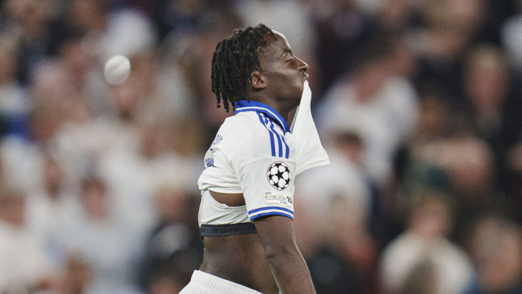 FC Københavns Yoram Zague har sin trøje i munden