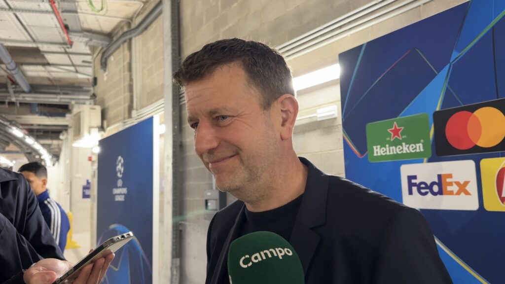 Sune Smith Nielsen smiler i Mixed Zone forud for FC Barcelona-FC København