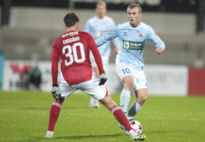 Kristall Ingason driver bolden frem for Sønderjyske.