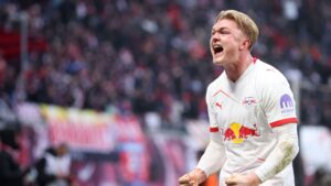 Conrad Harder jubler efter sin scoring for RB Leipzig mod Mainz