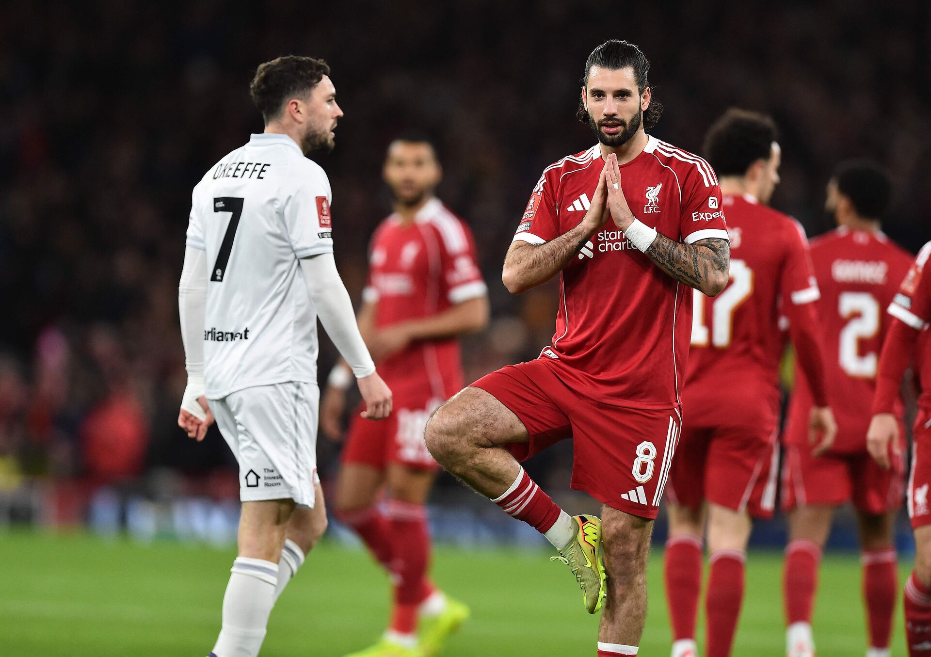 Slid, slæb og kæmpe fejl: Liverpool er videre i FA Cup foto