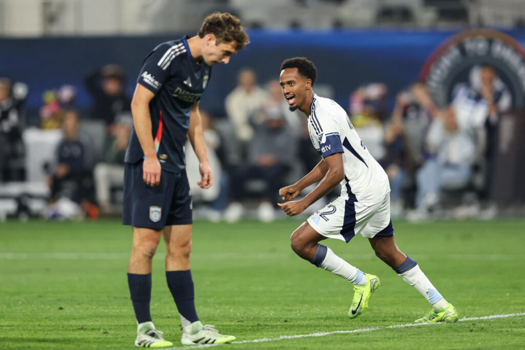 Ali Ahmed i aktion for Vancouver Whitecaps.