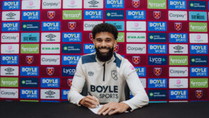 Pablo Felipe foran sponsorvæg i West Ham