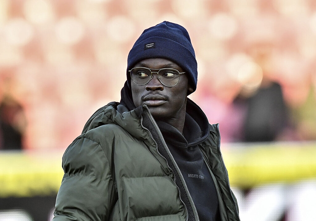 Sisto med hue og briller