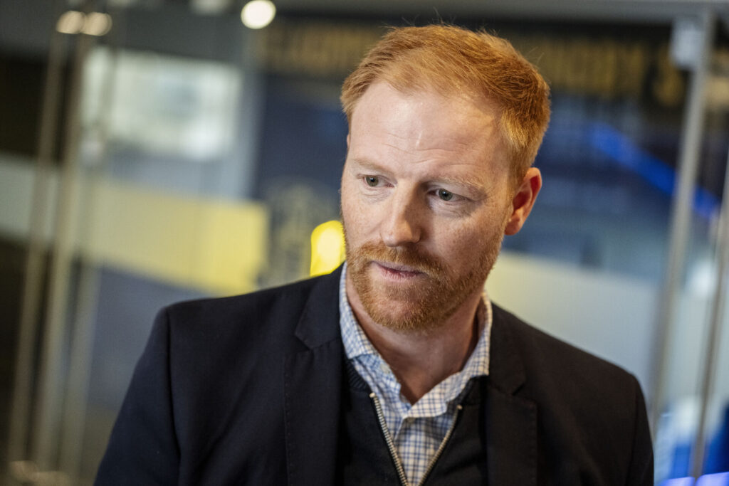 Benjamin Schmedes foran pressen.