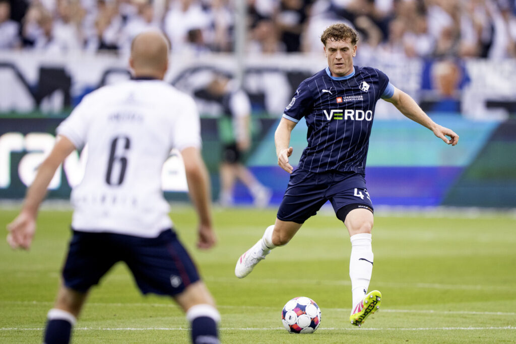 Wessel Dammers afleverer bolden.