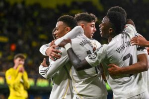 Mbappé der krammer Brahim Diaz efter overtidsscoringen mod Villarreal.