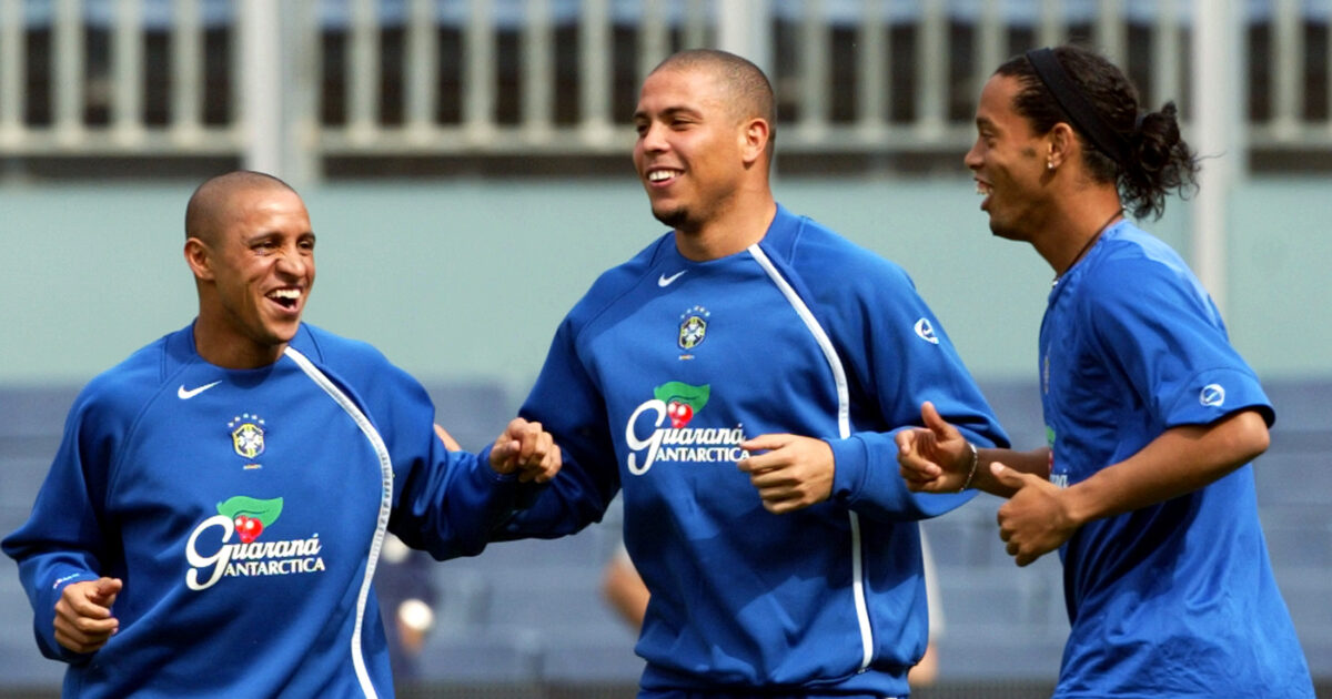 Brasilien-legende i dybfølt tak efter hjerte-operation Roberto Carlos (til venstre) er en af Brasiliens bedste backs nogensinde. Foto:  Victor Fraile/REUTERS