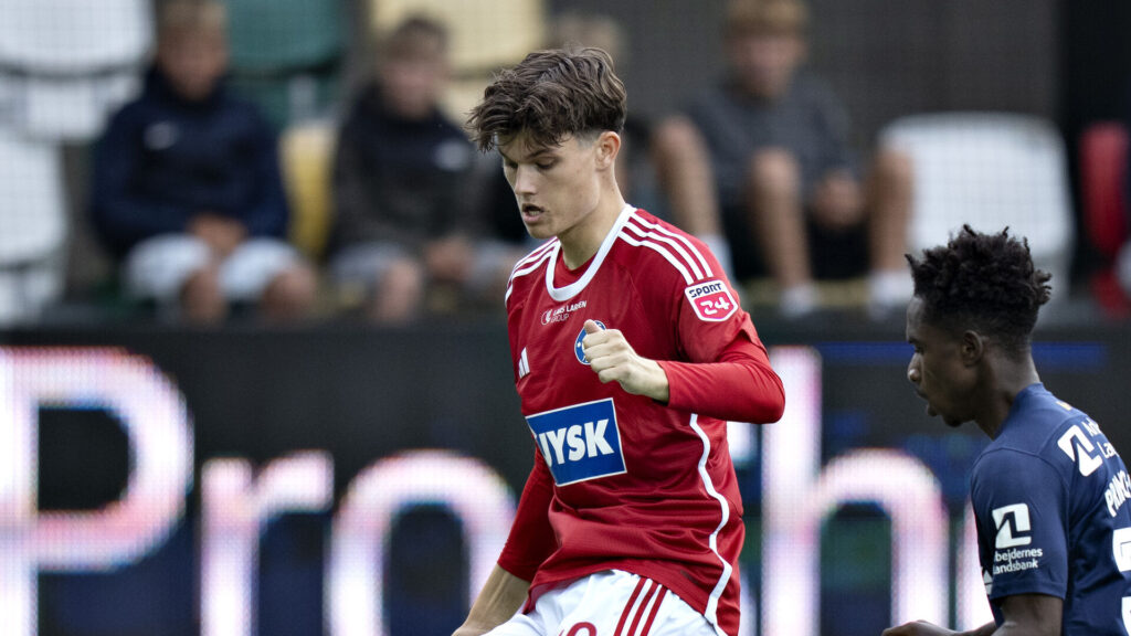 Alexander Busch spiller imod FC Nordsjælland