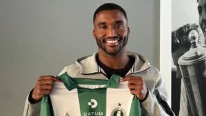 Travian Sousa har en AB-trøje i hænderne