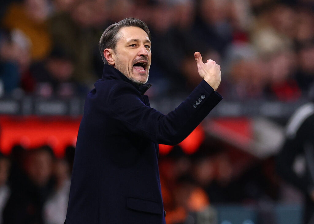 Niko Kovac vifter med armen.