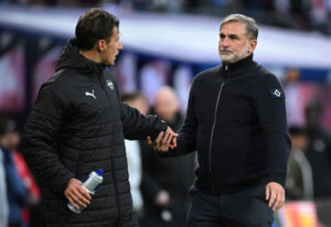 Stefan Kuntz på sidelinjen,