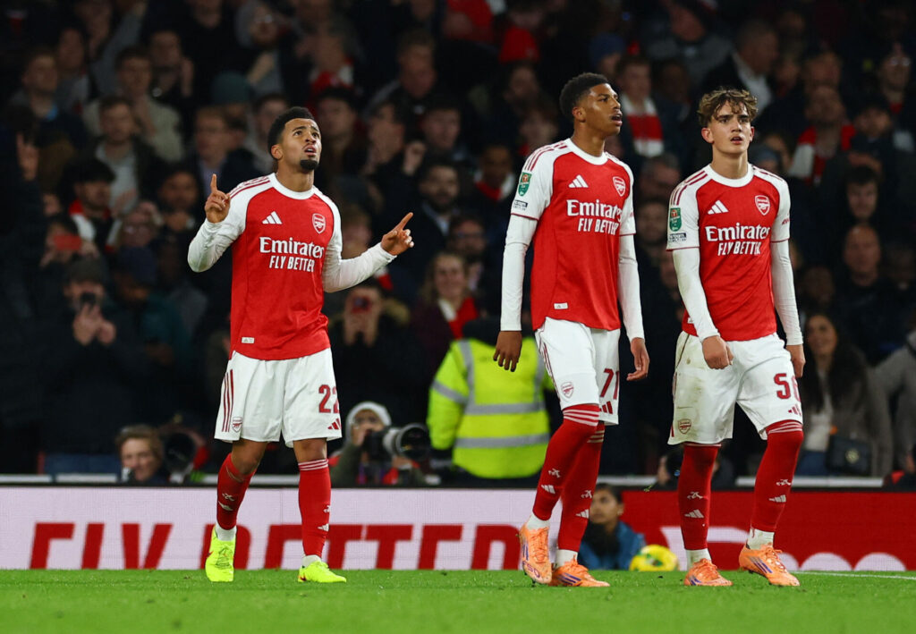 Ethan Nwaneri peger op mod himlen