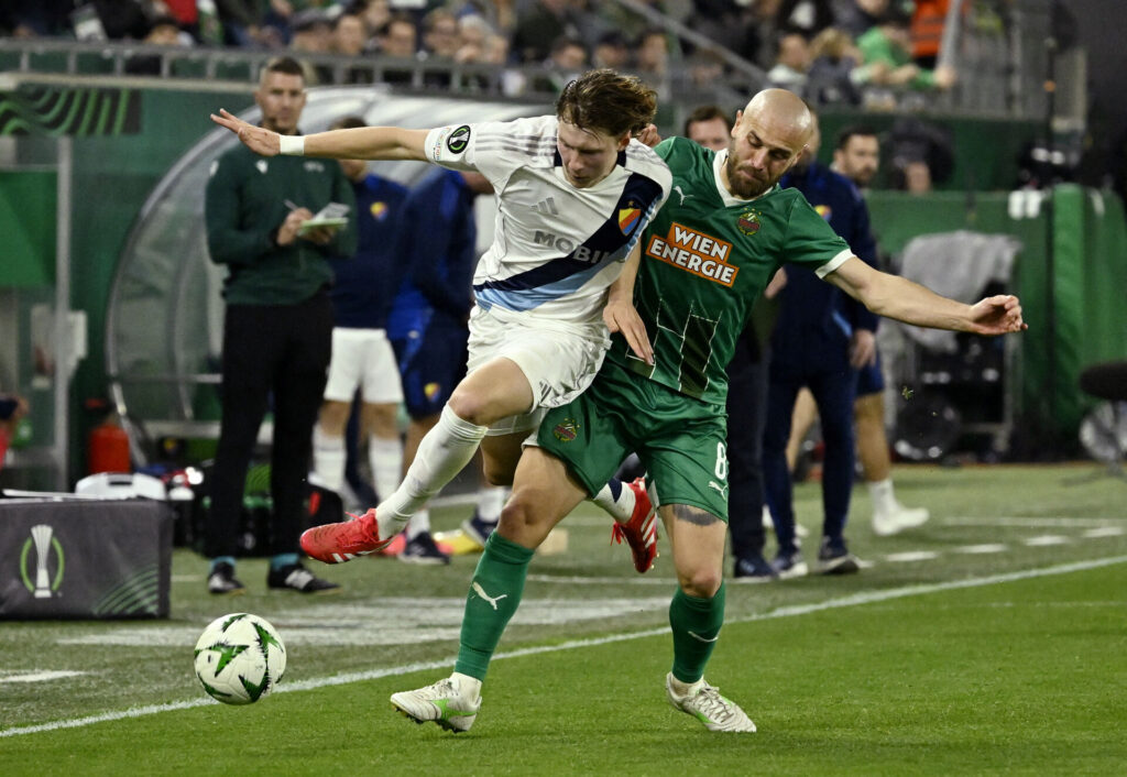 August Priske i aktion i Conference League mod Austri Wien
