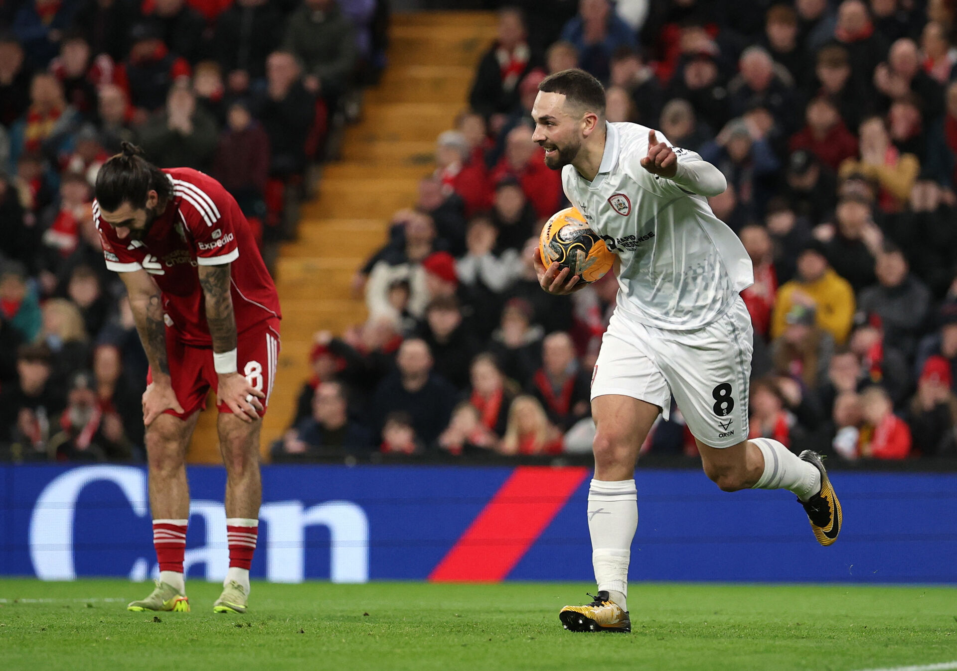 Se her: Absurd brøler fra Liverpool-stjerne koster mål foto