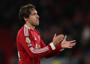 Federico Chiesa klapper i hænderne.