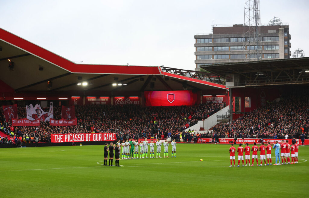 City Ground med spillere fra Nottingham Forest og Manchester City.