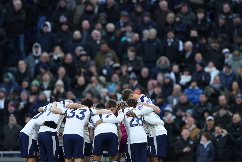 Tottenham-spillerne i en rundkreds