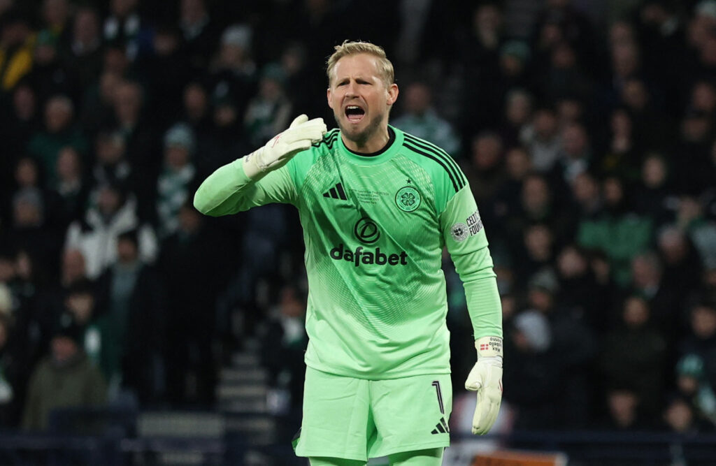 Kasper Schmeichel råber.