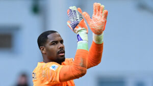 AC Milans Mike Maignan klapper